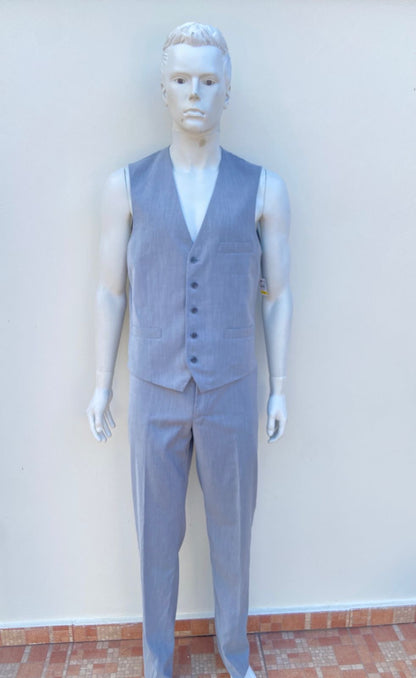 Conjunto I • N • C INTERNATIONAL CONCEPTS original, gris claro fino, de vestir con botones en color gris.