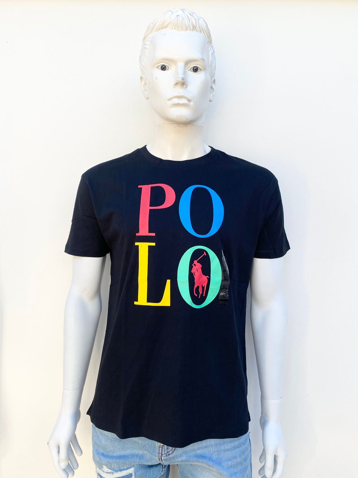 T-shirt Polo Ralph Lauren original negro con letras POLO en colores.