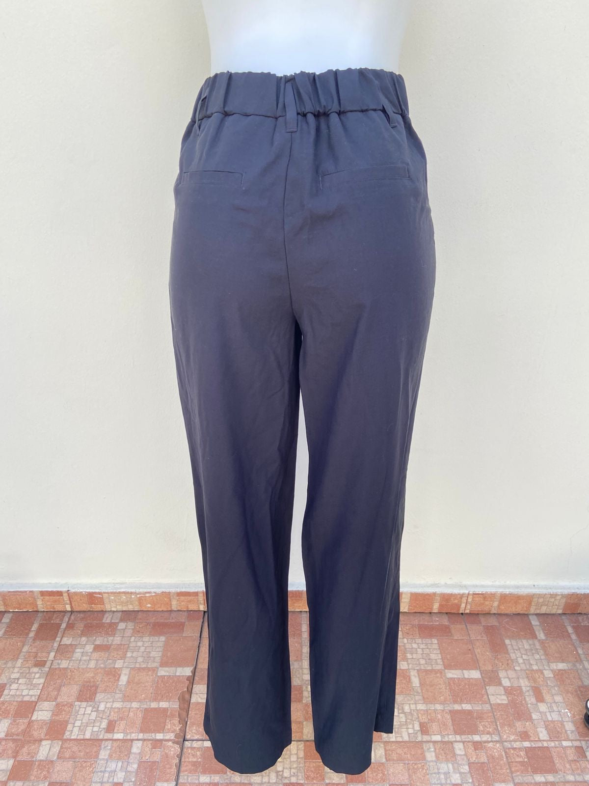 Pantalón NEW DAY original, negro liso, para vestir.