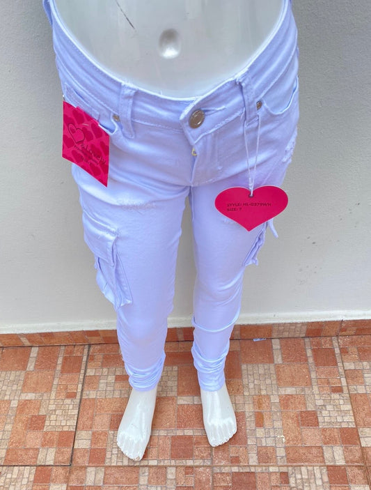 Pantalón Jean & LOVELY JEANS original blanco, con bolsillos en los lados.