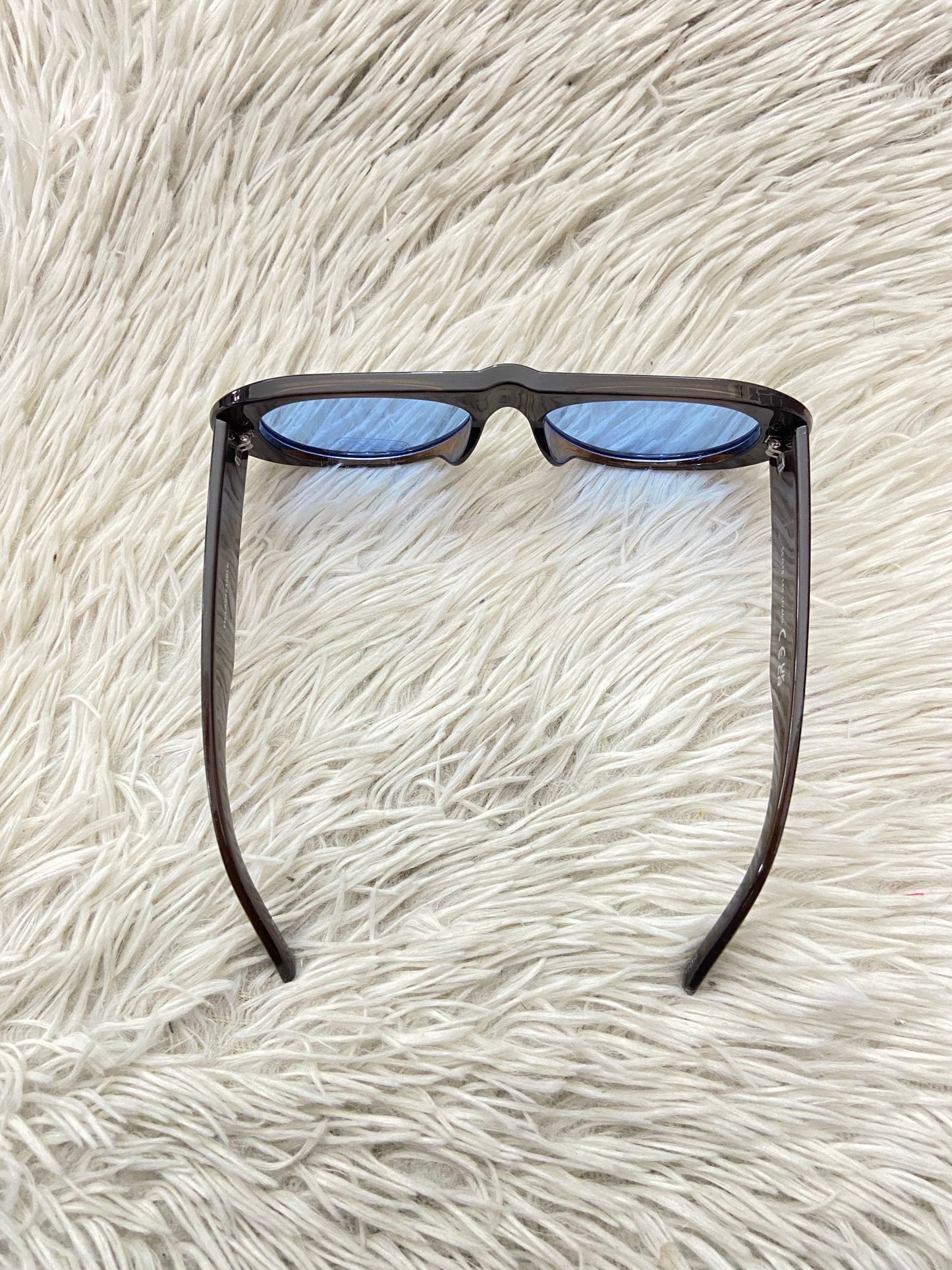 Lentes, negro con micas azules transparente.