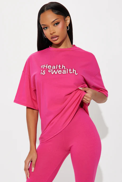 Conjunto, rosado de Legging y T-shirt con letras HEALTH IS WEALTH (la salud es riqueza)