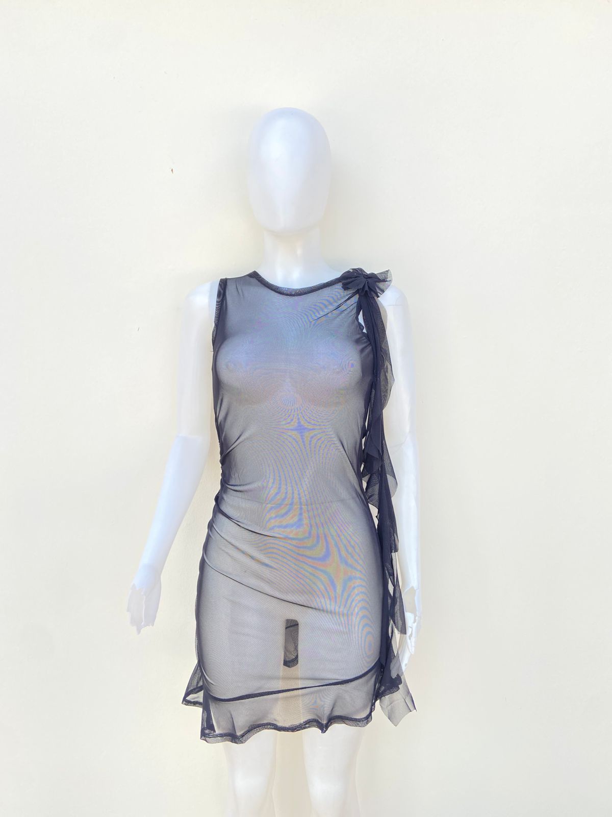 Vestido/ Cover up, negro transparente y lazo en la parte del hombro.