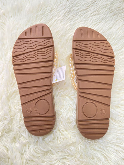 Sandalias FOREVER COMFORT original, marrón con blanco y perlas.