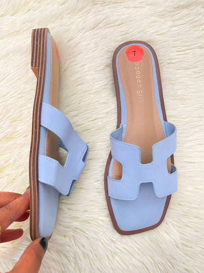 Sandalias MADDEN GIRL original, azul claro con marron, estilo clásico.