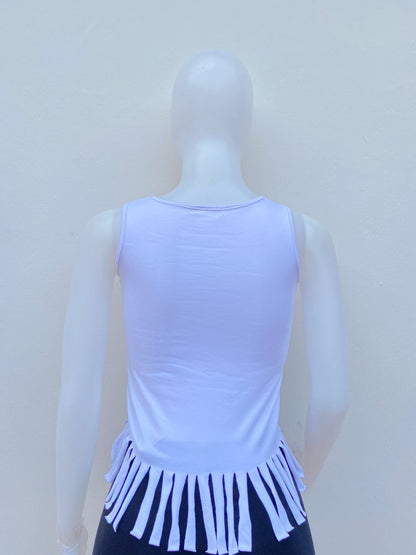 Franela/ blusa CHILLIPOP original blanca con letras QUEEN VIBES en colores y tiras colgante.