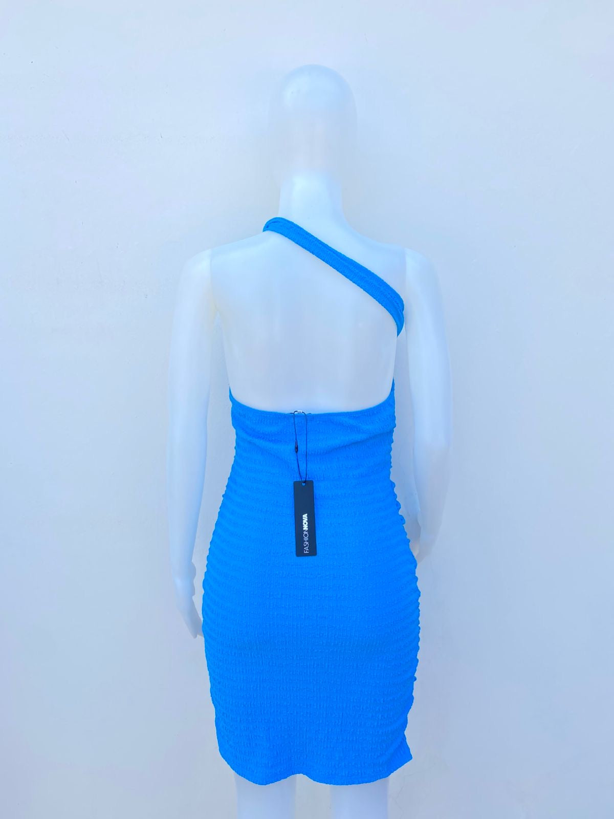 Vestido Azul con la espalda descubierta y estilo encogido en los lados