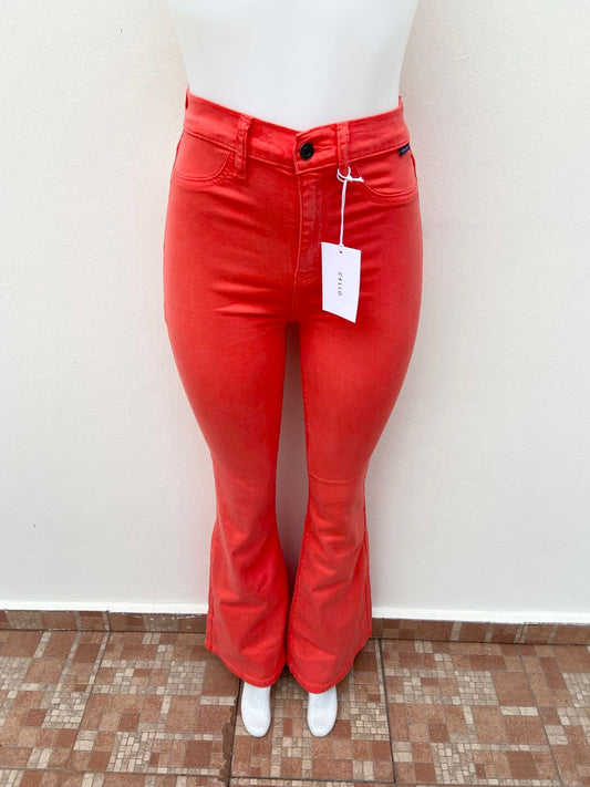 Pantalón Jean CELLO original, color naranja salmón, liso, Campana.
