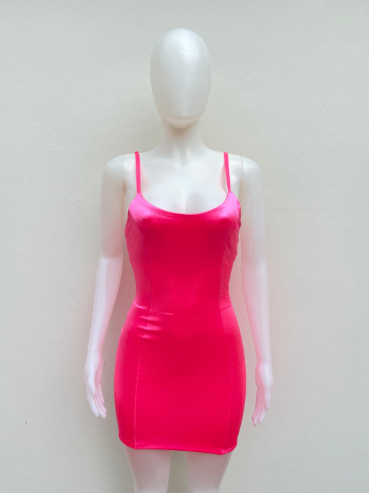 Vestido IRIS/ Fashion Nova original rosado Neón en satin liso.