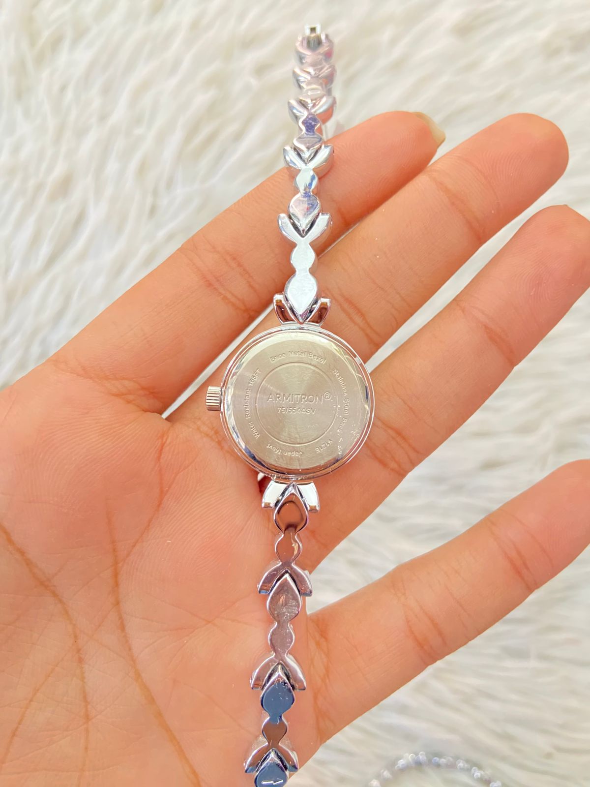 Set ARMITRON original de reloj y pulsera en color plateado ( silver ) y detalles de diamantes al rededor.