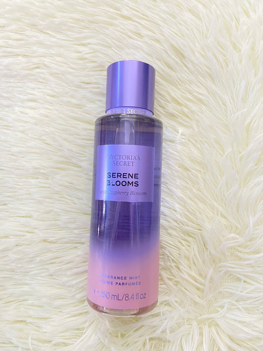 Colonia Victoria’s Secret original, morada SERENE BLOOMS.