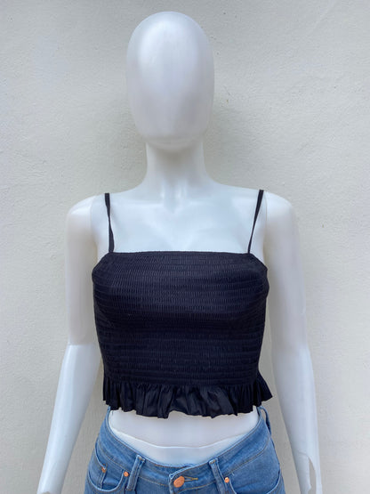 Top, negro con vuelos en la parte  inferior y lazos ajustables.