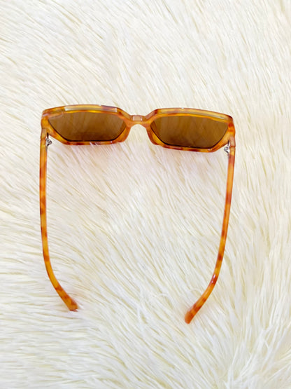 Lentes, marron claro con estampado de animal print y micas claras, con protección UV 100-400.