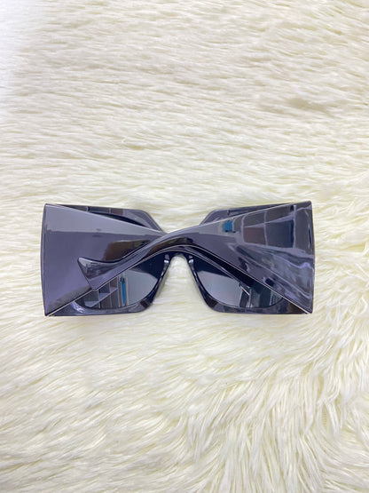 Lentes, negros liso con montura ancha.