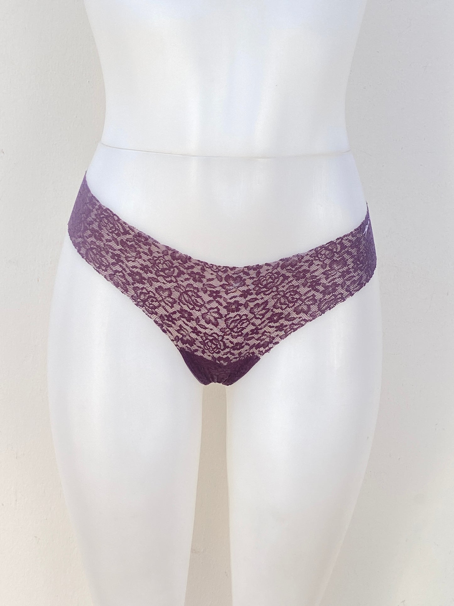 Panti Pink original morado oscuro en encaje.