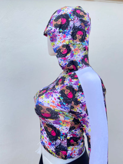 Abrigo/ Top GIRLS original negro con estampado de muñecas y raya blanca al lado.