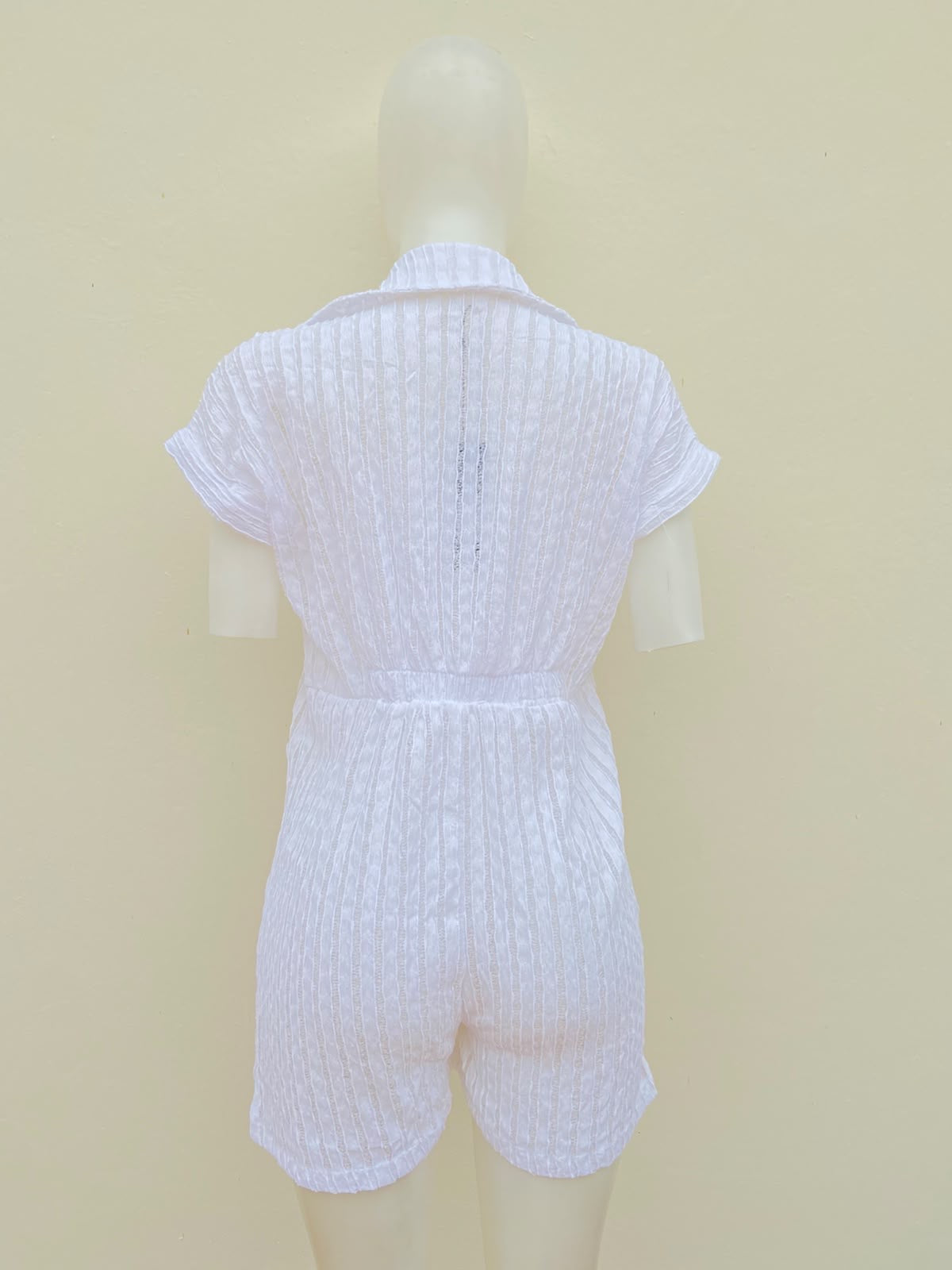 Enterizo/ Cover up blanco, con cuello  y textura.
