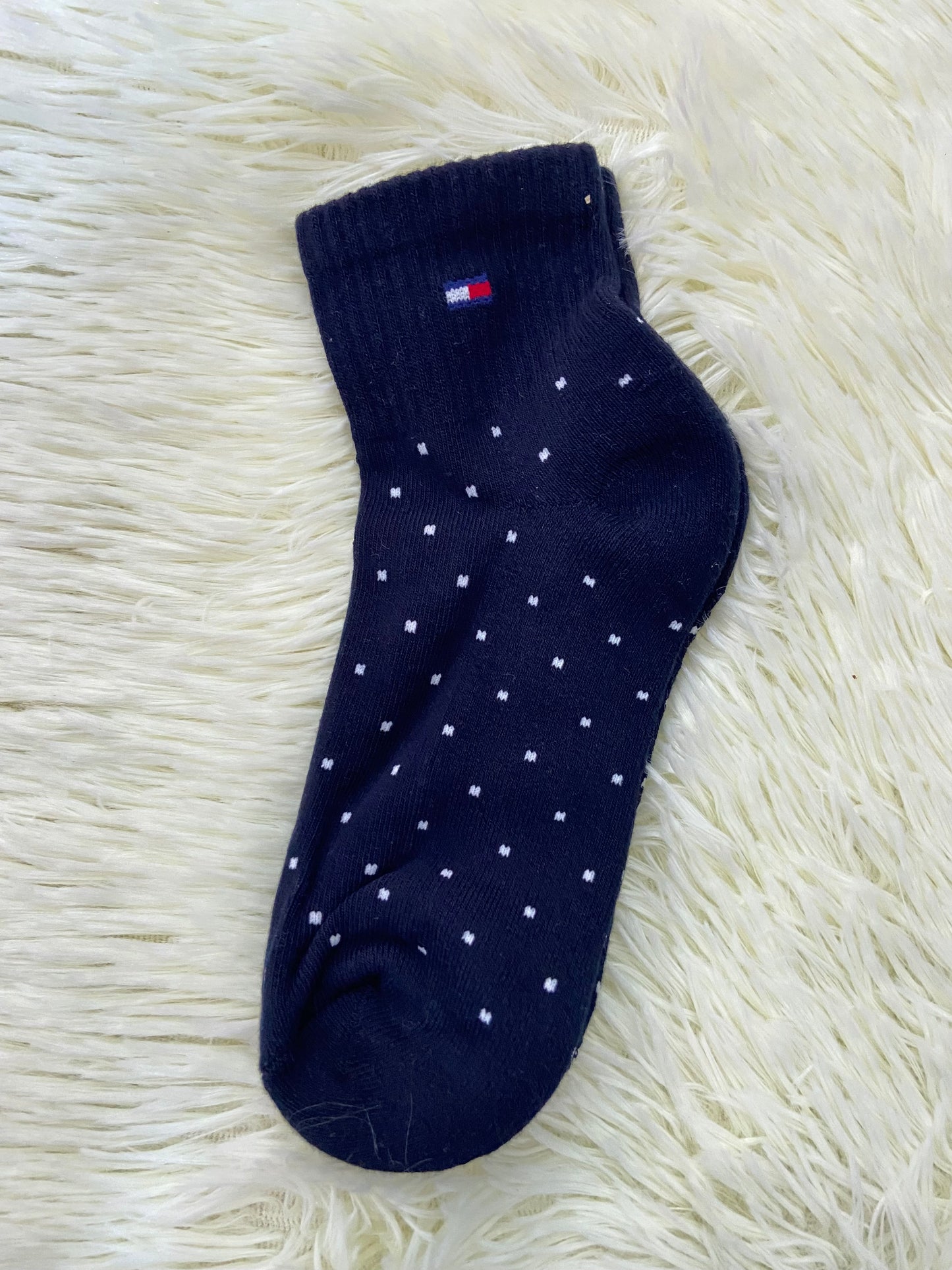 Medias TOMMY HILFIGER original, azul mwrino oscuro con lunares blanco.