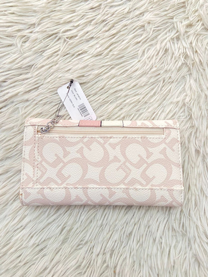 Monedero/ Cartera GUESS original, rosado claro con blanco y letras G de estampado.