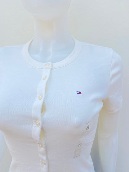 Blusa/ T-shirt TOMMY HILFIGER original, blanco hueso ( crema/ vainilla) con botones en frente.