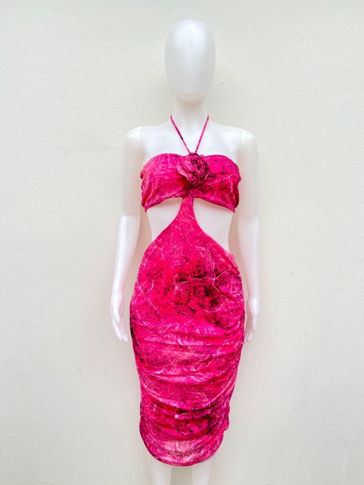 Vestido Fashion Nova Original, rosado con rosa en frente y lazo ajustable.