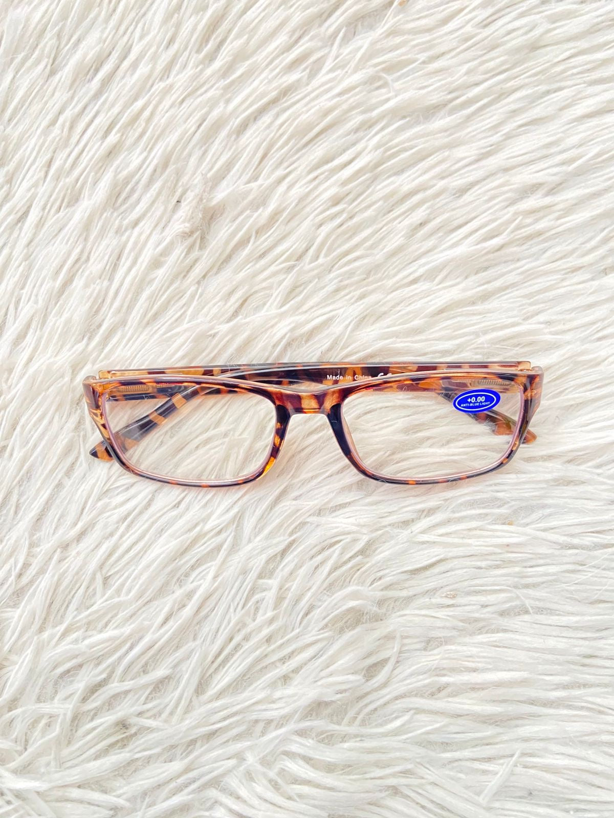 Lentes en color marron claro y estampado de animal print, micas claras. pequeño