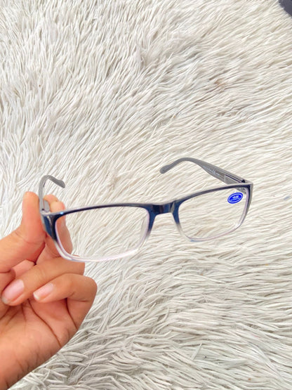 Lentes diseñados con protección UV 100-400 para proteger tu visión. En color negro y transparente abajo, micas claras.