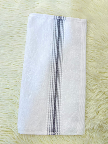 Toallas ASTON ARDEN original, blanca con rayas en color gris, para manos.