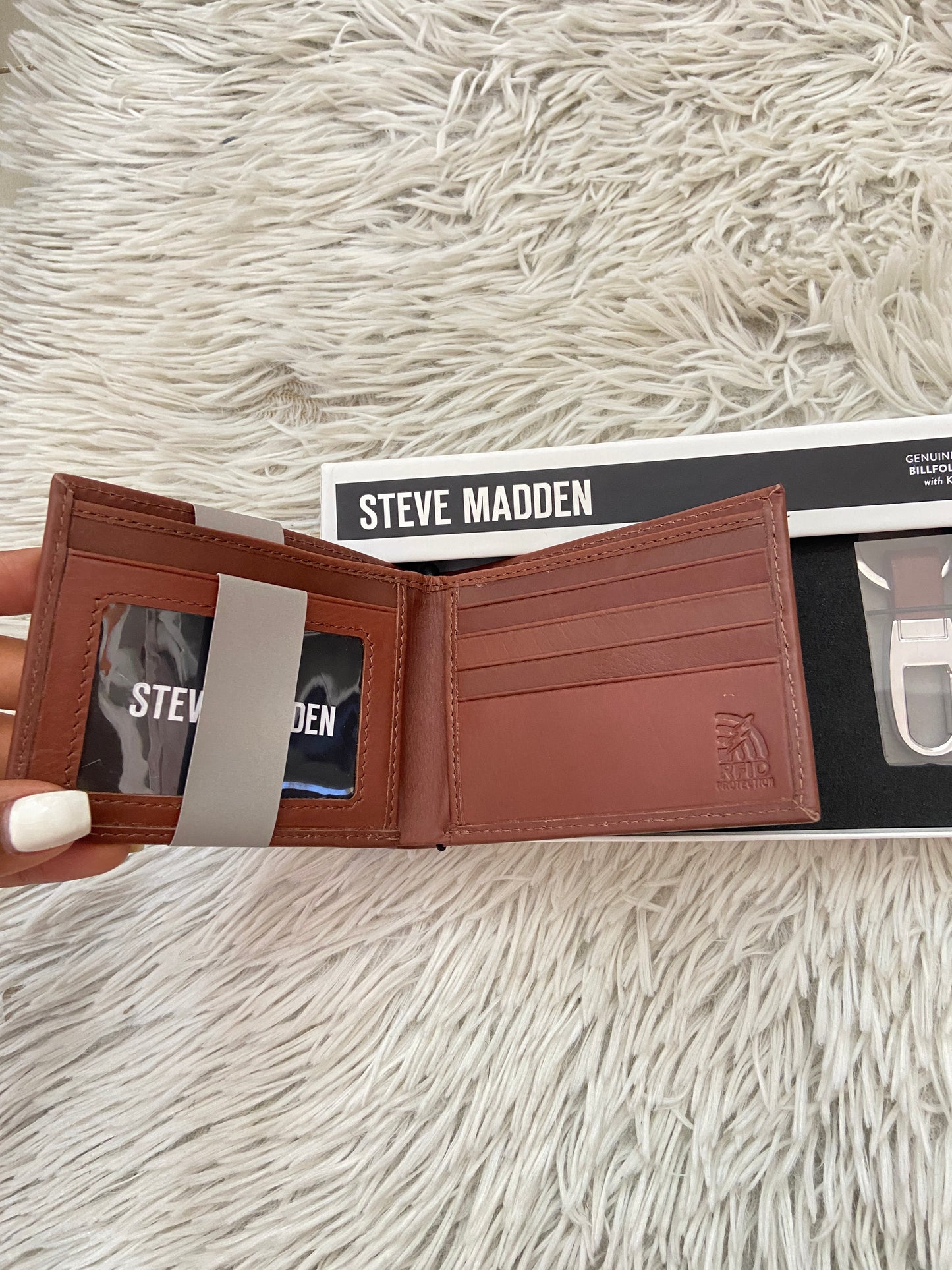 Billetera Steve Madden original marrón, set de llavero y billetera.