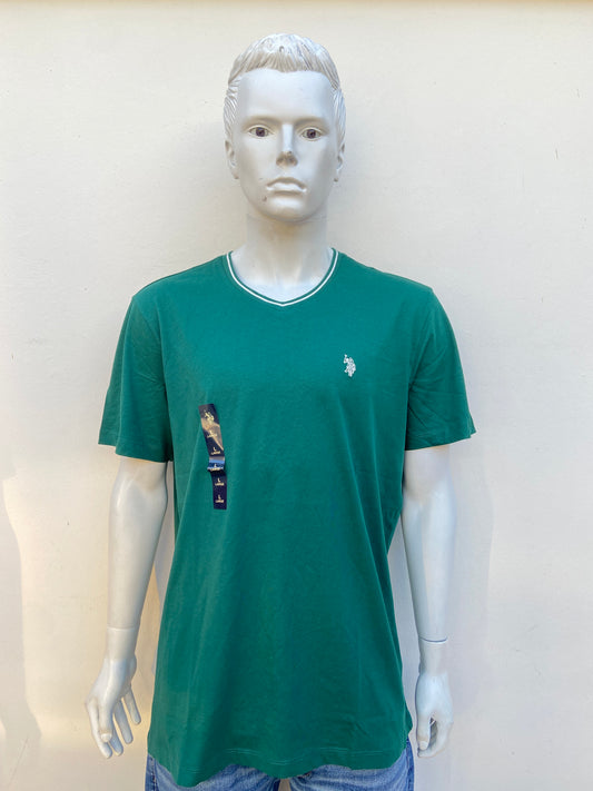 T-shirt U.S Polo original verde con cuello V en blanco.