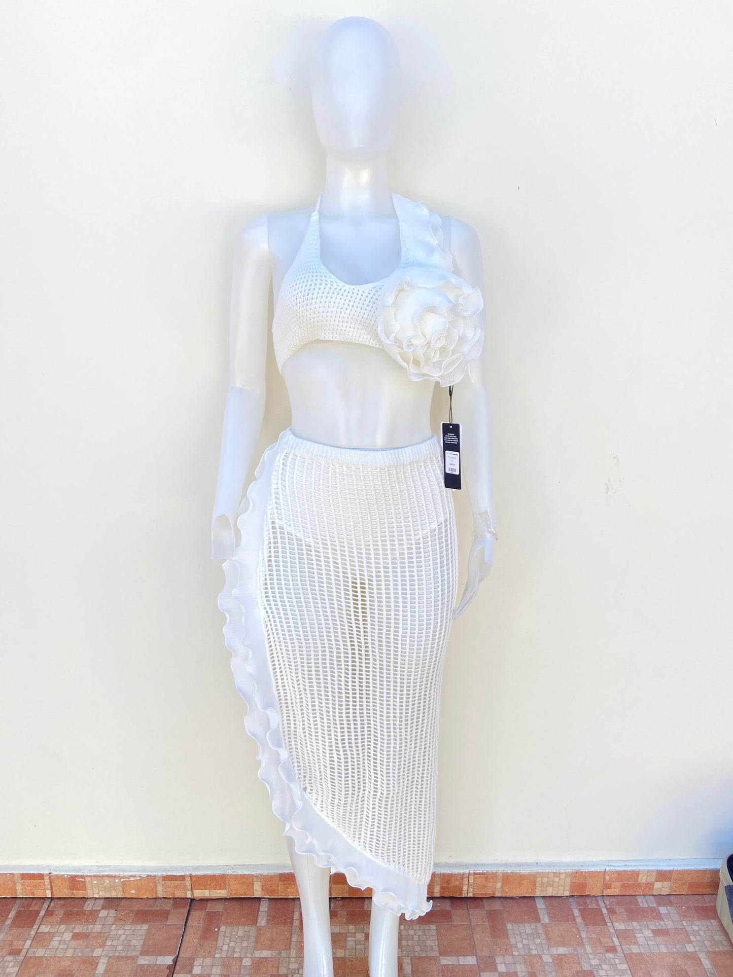 Conjunto, blanco de 3 piezas en crochet y flor en frente, playero.