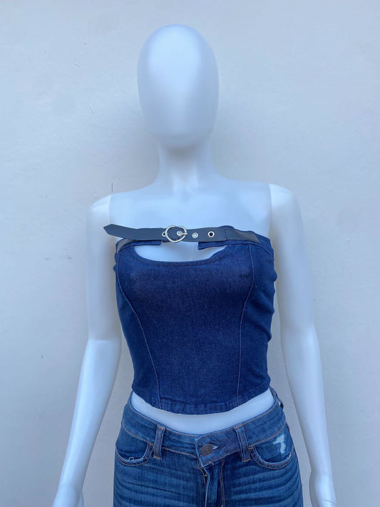Top Fashion Nova original, azul oscuro, en tela jean, con correa leader en la parte superior de enfrente, y con zipper en parte trasera.