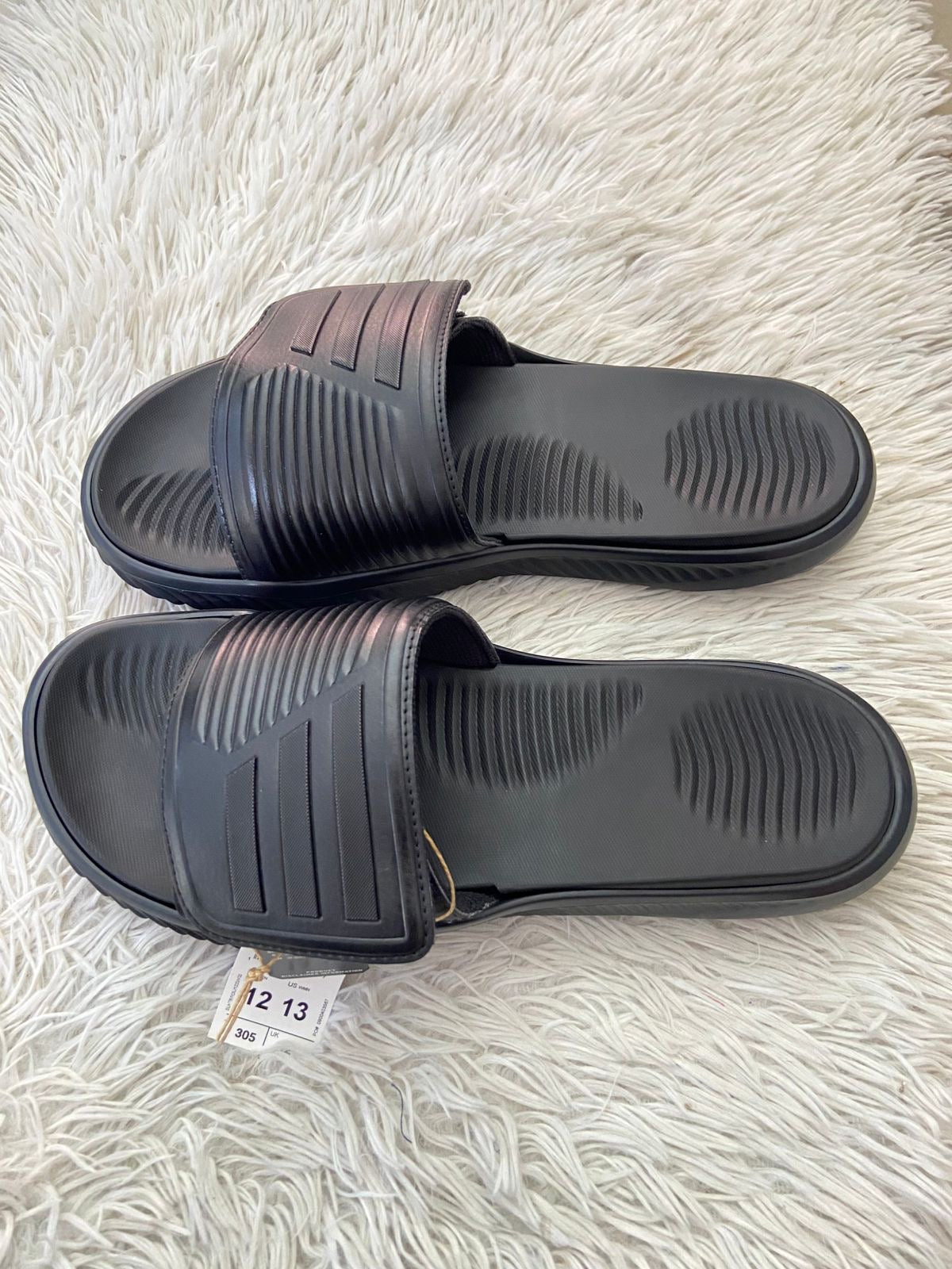 Sandalias ADIDAS original, negra con diseño de rayas en color negro, ajustables.