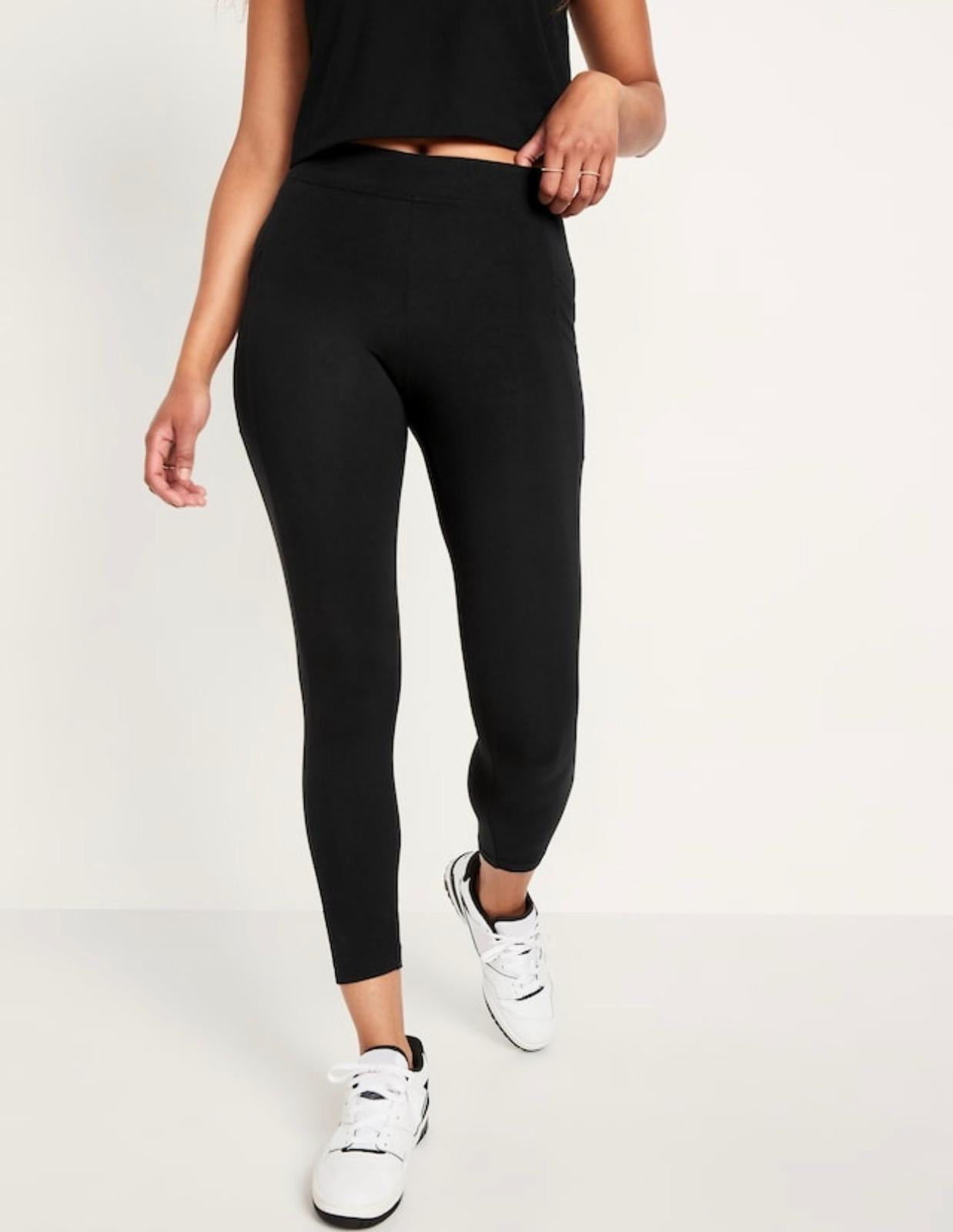 Legging OLD NAVY Original en color negra lisa con bolsillos al frente.