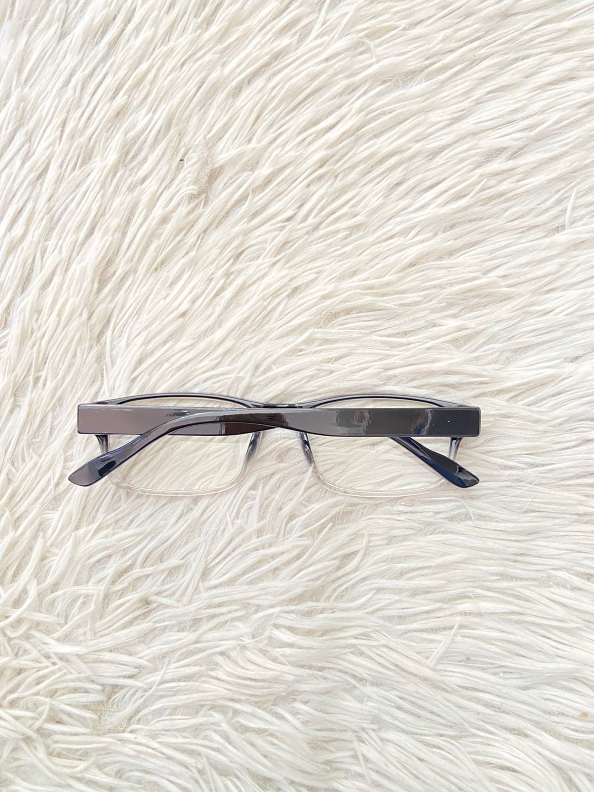 Lentes en color negro y transparente abajo, micas claras. pequeño