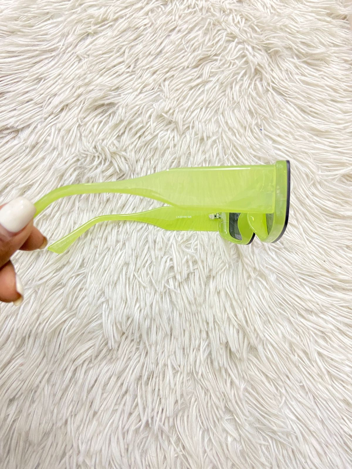 Lentes Fashion Nova original, verde olivo con micas negras.