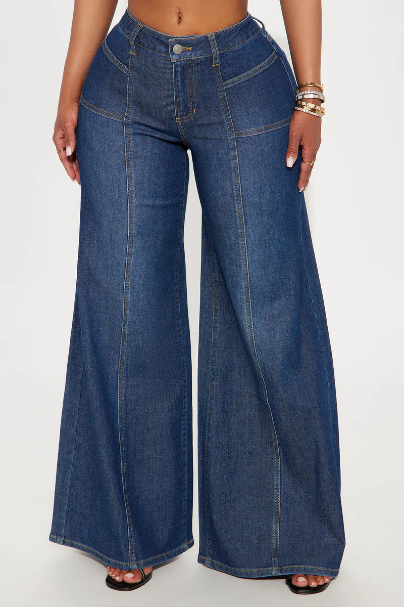 Pantalon Jean, azul oscuro ancho con costura en hilo Marron.