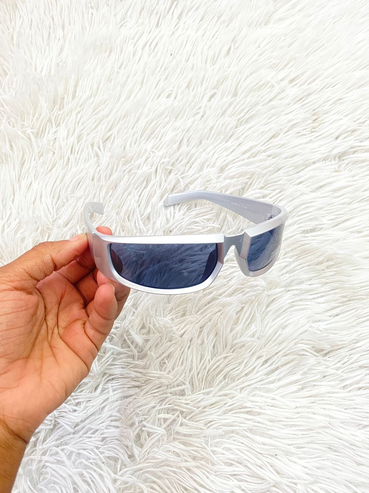 Lentes Fashion Nova original gris con micas negras.