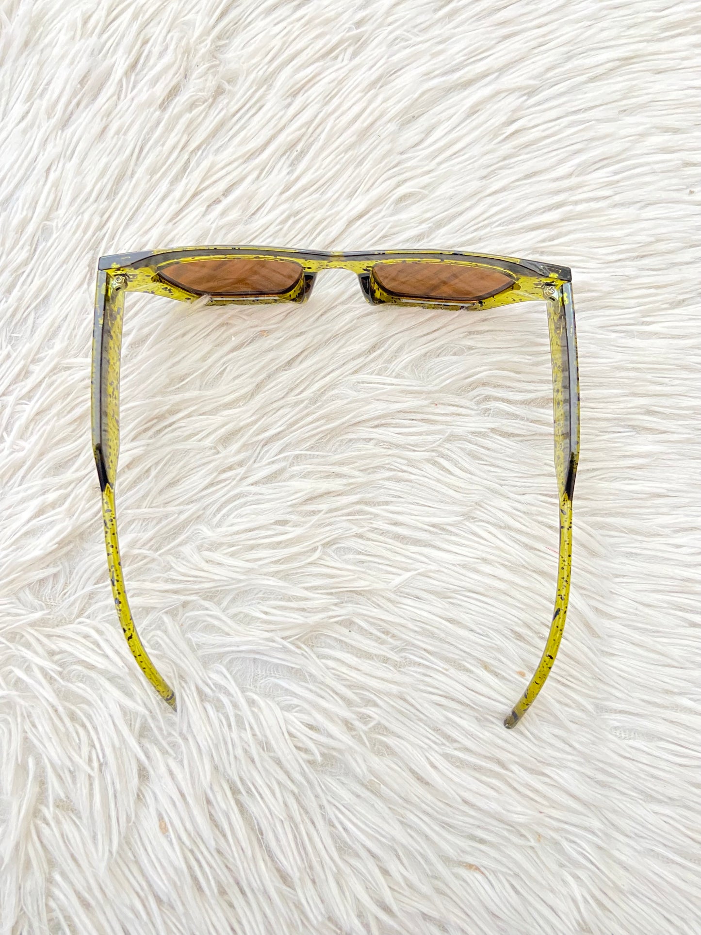 Lentes, verde/amarillo con estampado de animal print y micas marrones.