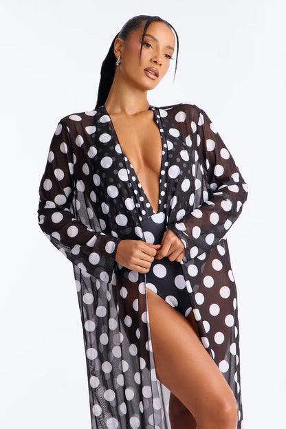 Biquini, negro con estampado lunares blanco, con cover up.