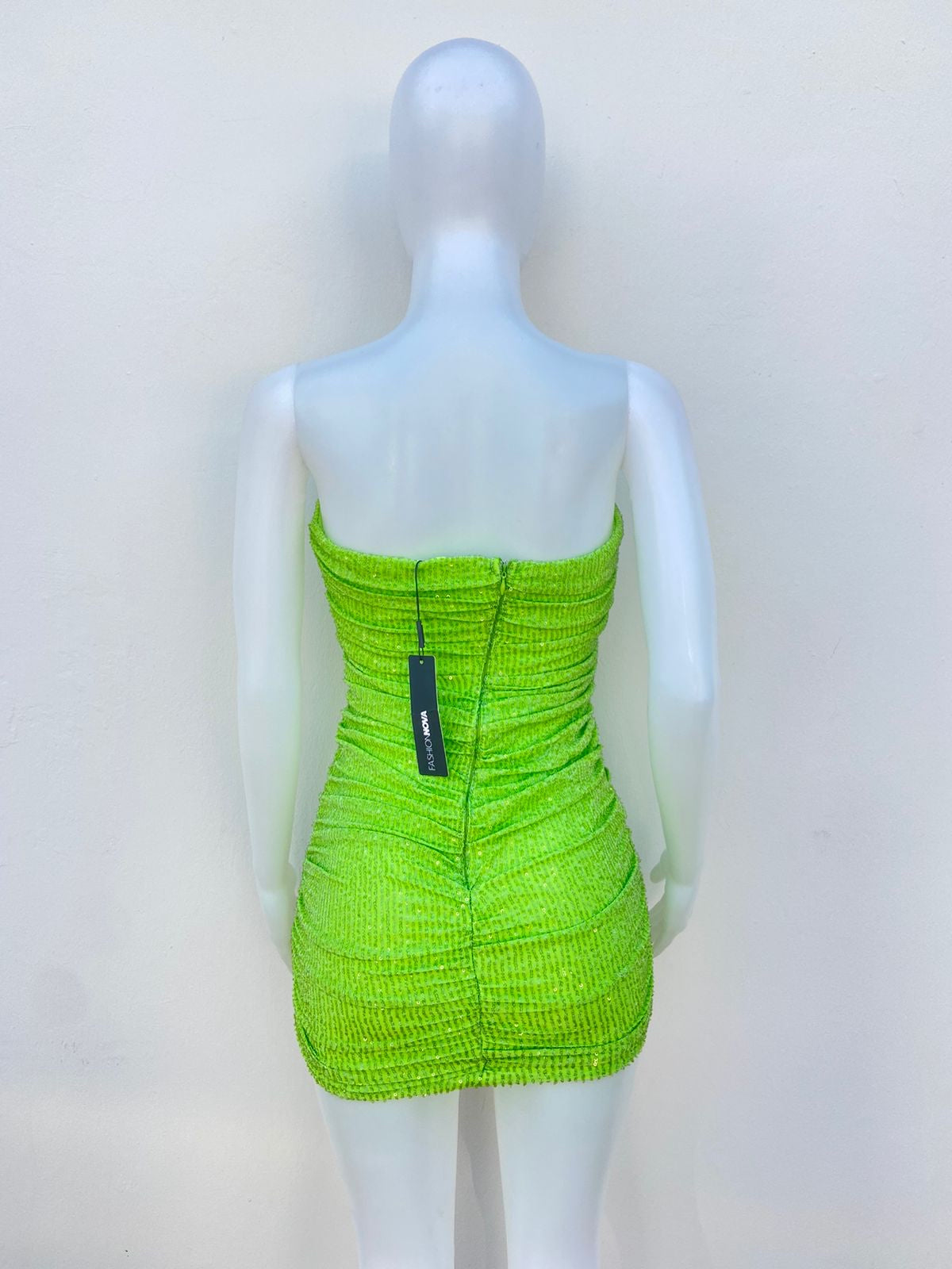 Vestido FASHION NOVA original, esstraple estilo corset verde con lentejuelas.