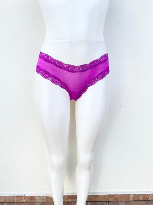 Panti PINK Original, color morado oscuro con encaje en el borde.