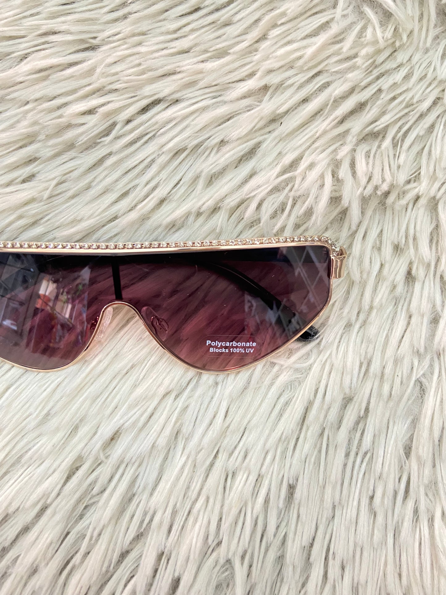 Lentes, negro con micas claras y detalles de brillos en la parte de arriba.