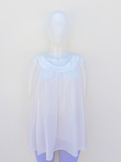 Blusa ESSENTIATS original, blanco hueso estilo vuelos.