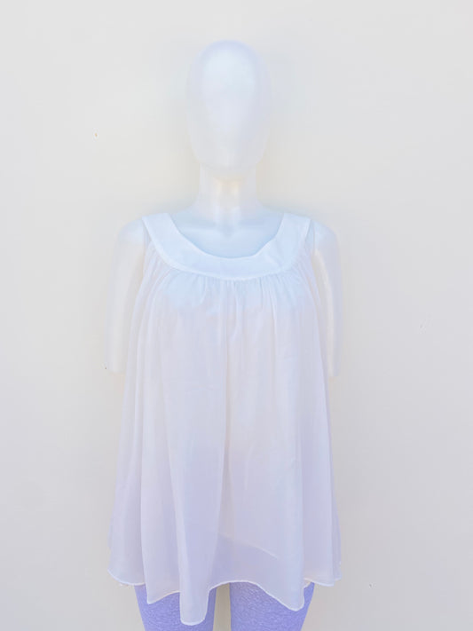 Blusa ESSENTIATS original, blanco hueso estilo vuelos.