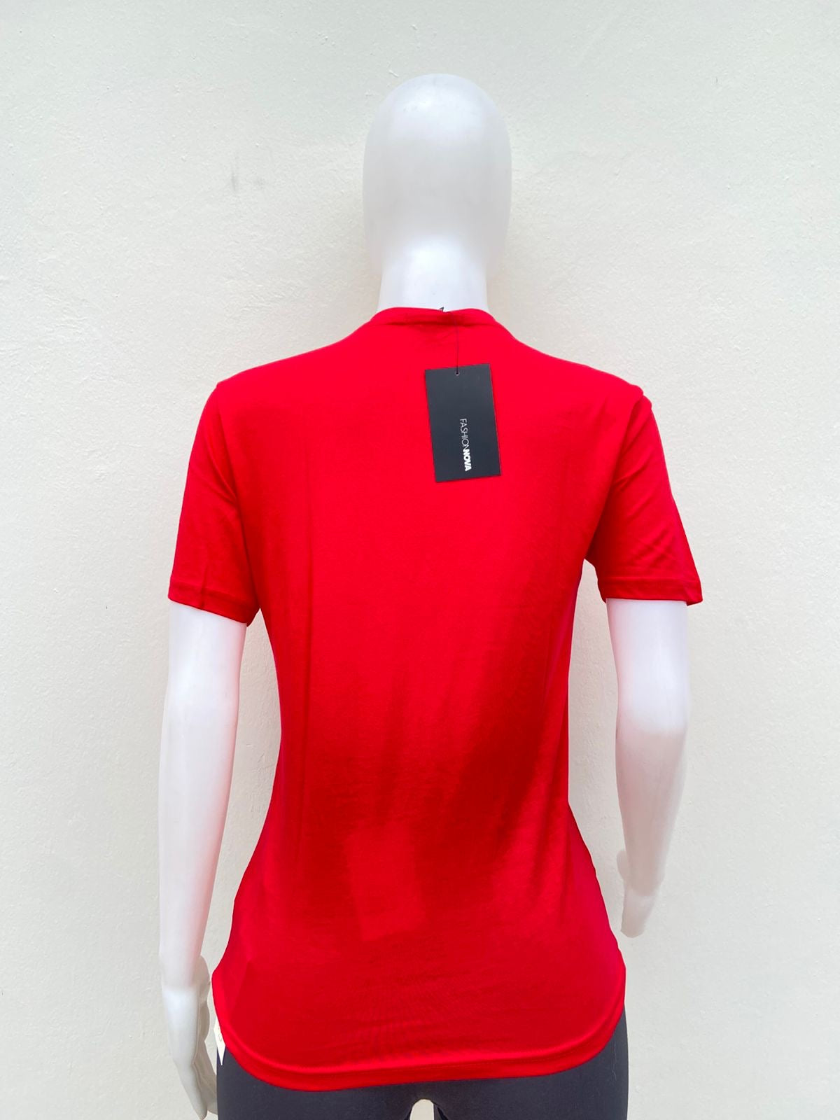 T-shirt, rojo liso con escote v, esencial.