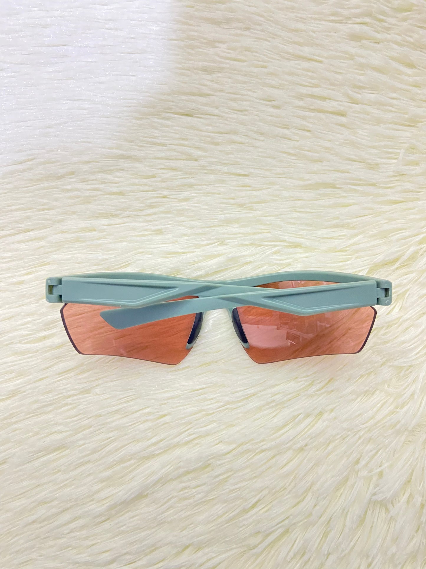 Lentes, verde sage con micas eñ color naranja transparente con protección UV  100%.