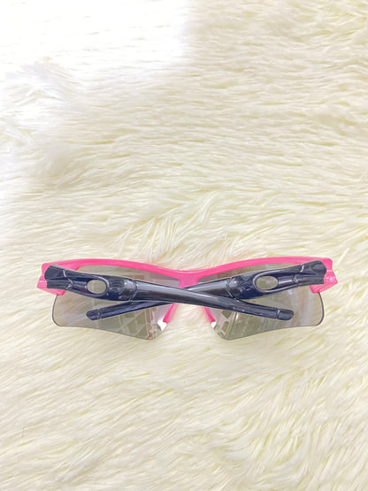 Lentes, rosados con negros y micas que cambian de color, con 100 % Polycarbonate y protección UV.