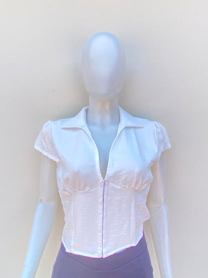 Top/camisa/ Blusa color blanco con cuello estilo corset.