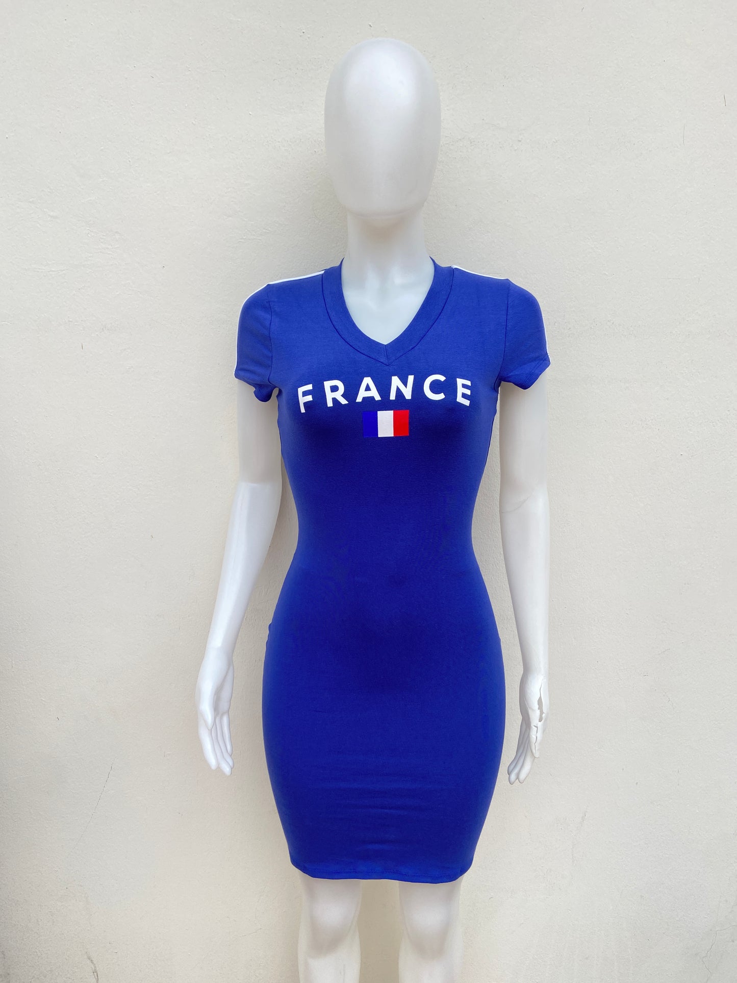 Vestido azul marino con letras FRANCE y bande de Francia.